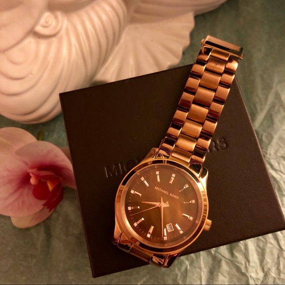 Michael Kors Watch in Rosegold with box. - Picture 2 of 2